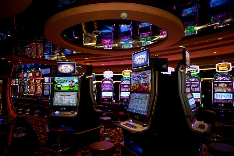 Why Online Slot Gaming Appeals To Fans Of Low-Commitment Fun